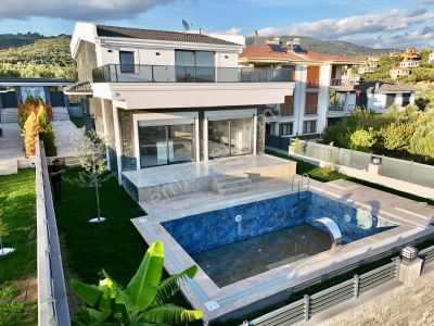 Akçay Aras Emlaktan Narlıda 550 M2 Arsa İçinde Havuzlu 4+1 Villa