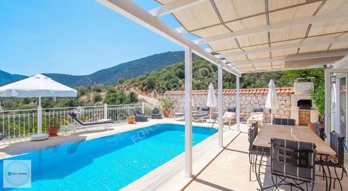 Kalkan Kalamar Bölgesinde Deniz Manzaralı Satılık Villa