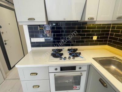 Üçyol Metro Yakını , Y. Giriş ,otoparklı,e. Banyolu Sıfır 2+1