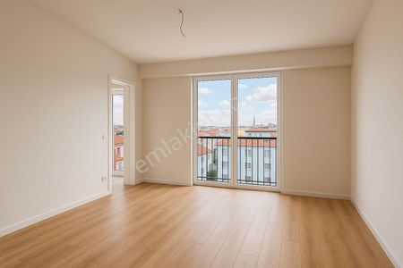 Halıcıoğlunda Metrobüse 150 M, Deniz Manzaralı 2+1 Natamam