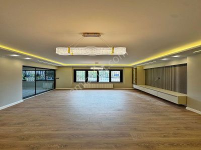 Cadde34 Yapı'dan Adnan Kahveci'de Butik Sitede Muazzam Dekoruyla Ebeveyn Banyolu Balkonlu 3+1 Daire