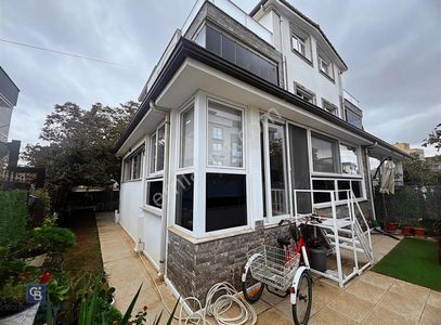 Menderes Gölcükler Mahallesi'nde 4+1 Bahçeli Satılık Villa