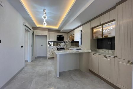 Yenikent Emlak'tan 1.sınıf İşcilik Ada Mutfaklı Lüx 4+1 Daire