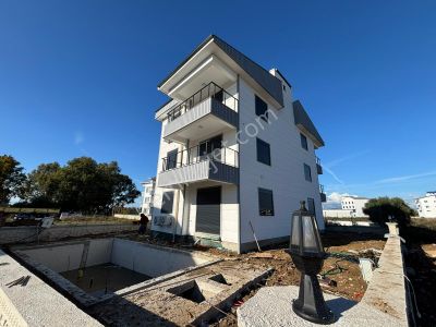 Usta Gayrimenkulden Satılık Kadriyede Havuzlu Sıfır 1+1 Daireler