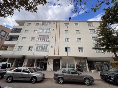 Şanlıbaba Emlak'tan Merkezi Konumda Kiralık 3,5+1 Ara Kat Daire