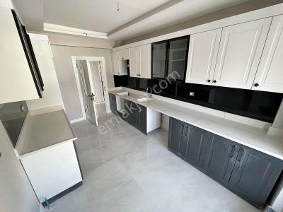 Cadde Paraleli Oturuma Hazır 3+1 Full Yapılı Sıfır Daireler