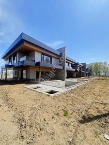 Turnasuyunda 5+2 160 M2 Bahçe Kullanımlı Satılık Villa