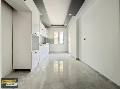 Şehir Hast. Yakınında 4 Bloklu Sitede Tadilatlı 3+1 Arakat Daire