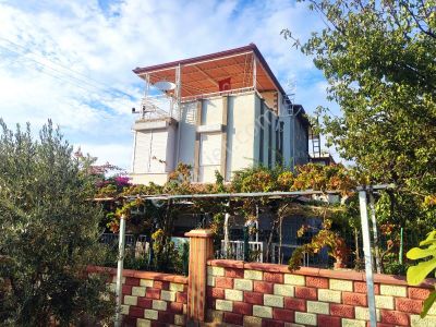 Didim Akbük Te Satılık Köşe Konum Geniş Bahçeli Yazlık