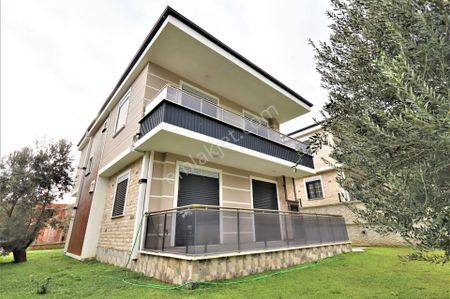 Güre'de Deniz Manzaralı Geniş Bahçe Kullanımlı Otoparklı Lüks 3+1 Tam Bağımsız Satılıkmüstakil Villa