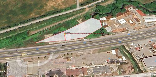 Yalova İli Çiftlikköy İlçesi Taşköprü'de 2884 M² İçerisinde Yapı Bulunan Tarla E5'e 200 Cepheli