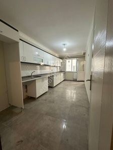 Bahçelievler Site İçerisinde 2+1 120 Metrekare