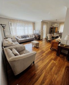 İnönü Caddesi Üstü Tadilatlı Geniş Tip Satılık 2+1 Daire