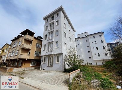 Ümraniye Aşağıdudullu'da 2+1 Giriş Kat Boş Daire