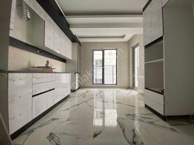 Yenikent'te Asansörlü,e.banyolu,giyinme Odalı,geniş Balkonlu 4+1