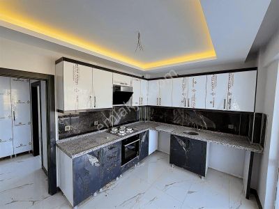 /lider'den/yeşiltepe'de Caddeye Cephe 3+1 Y.giriş Fırsat Daire/