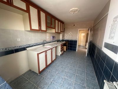 Kanunide Cadde Yakını Üst Kat Manzaralı Geniş 3+1 Kiralık Daire