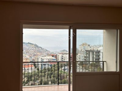 Kuşadası Ege Mh De 3+1 Deniz Manzaralı Doğalgazlı Geniş Ferah Kiralık Daire
