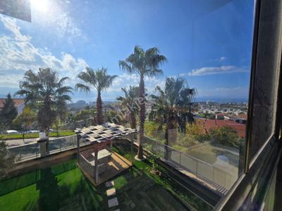 Kuşadasında Açık Kapalı Yüzme Havuz'lu 3+1 140m2 Deniz Manzaralı Lux Daire