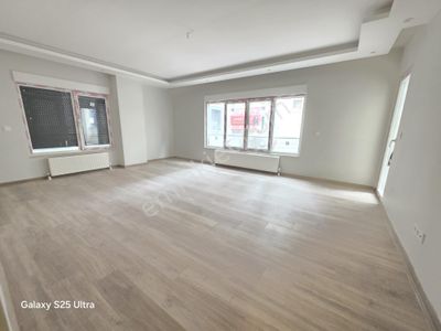 Emlak Dünyasından Bağlarbaşında 0 Binada Ayrı Mutfaklı Kapalı Otoparklı Ara Katta Lüx 90 M2 2+1