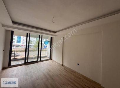 Bayraklı Manavkuyu Satılık 2+1 Daire Cadde Üstü