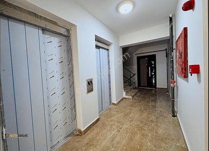 Yeni Binada- Kapalı Otoparklı -e.banyolu 2+1 Daire