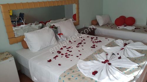 Cumhuriyet Meydanı, Antalya' Nın Kalbi Çarşı Merkezinde