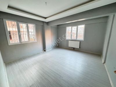 Zeki Emlak'tan Muradiye'de 2+1 Kapalı Mutfak Kiralık Daire