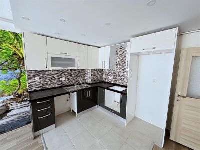 Şeref Emlaktan Cadde Üstü Ön Cephe Ara Kat Otoparklı 2+1 Daire