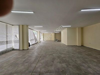 Beylikdüzü Yakupluda Çok Amaçlı Kullanıma Uygun Büyük Ön Cepheli