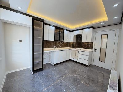 Emlak Center'dan İbrahim Çelebi Mah Satılık 3+1 Köşe Daire