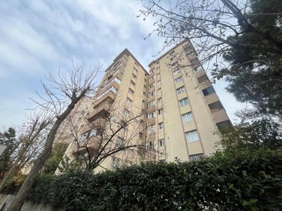 Uğur Mumcu'da Ana Cadde Üzerinde 3+1 Satılık Boş Daire