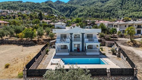 Fethiye Üzümlü Mahallesinde Satılık 5+1 Villa