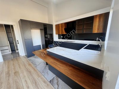 Bağlıca'da Site İçerisinde Kapalı Otoparklı 4+1 Kiralık Daire