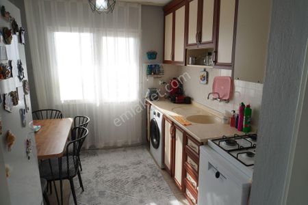 Yakakent Satılık 3+1 Doğalgazlı+balkonlu+asansörlü Çiğli Serkan