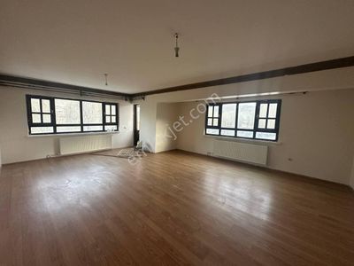 Alacaatlı Cad. 170 M², 4+1, 3 Balkonlu, Kiralık 1.kat (ara Kat)