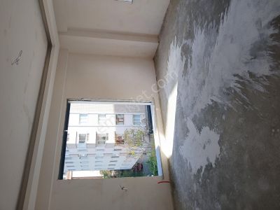 İçerenköy Merkezde Sıfır Binada Kat Daireleri