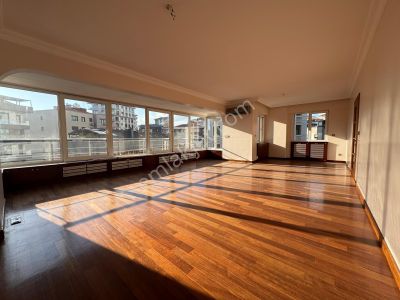 Konut Ve Ticari'den Suadiye'de Geniş 190 M2 Net Satılık 4+1 Daire