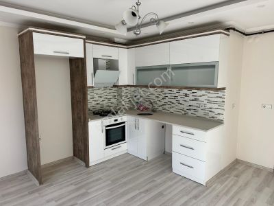 Zeki Emlak'tan Muradiye Mh İstasyon Civ. Ara Kat 2+1 Satılık D.