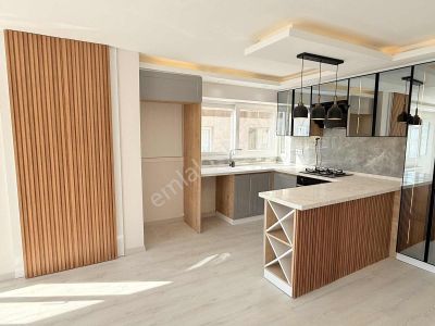 Üçyol Meydanda 3+1 Lüx Arakat Asansörlü Cadde Man. Daire