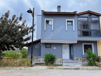 İzmir Menemen Villakent'te Satılık Full Tadilatlı Tripleks Villa