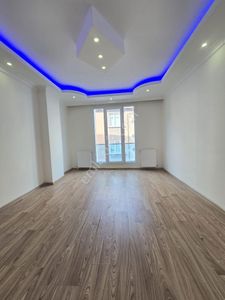 Esenyurt İnönü Yunus Emre Mahallesi 2+1 Kiralık Boş Daire 2.kat Balkonlu Banyo Wc Ayrı Yeni Bina