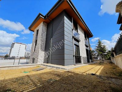 Bağlıca'da Ultra Lüx Bahçeli Köşe 6+2 Sıfır Villa
