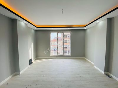 Güven'den Kapaklı'da Caddeye Okullara Yakın Ara Kat 2+1 Daire