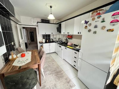 Başak'ta Şehitler Okulu Yakını 3+1 1.katta Satılık Daire !!