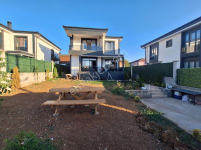 Kartepe Sarımeşe De Satılık Eşyalı 4+1 Müstakil Lüks Villa