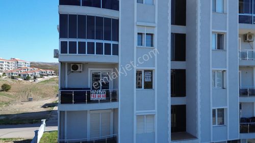 Seferihisar İzmir Caddesi Üzerinde Yeşil Alan Cepheli • Satılık 3+1 Daire