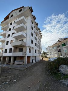 Emlaknomi'den Gazipaşa Satılık 2+1 Arakat 100 Metrekare .not Araç Takas Olur.