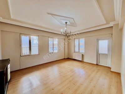 Karaköprü Karşıyaka 4+1 Acil Satılık Ara Kat Daire