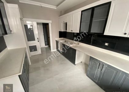 Sancaktepe'de 3+1 - Sıfır Bina - Ful Yapılı - Asansör - Ön Cephe